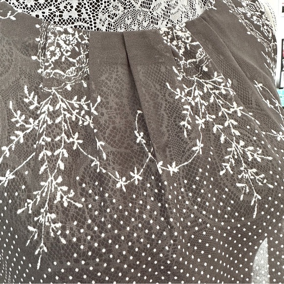 LOFT Embroidered Dot Sleeveless Blouse with Zip Up Back | Size M - Picture 7 of 12